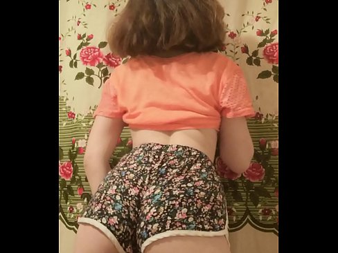 ❤️ Leanbh óg sexy ag baint dá shorts ar cheamara Fucking  linn ❌️❤